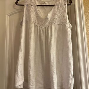 Maurice’s white summer top